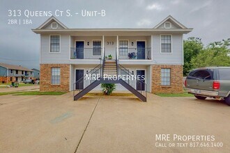 Building Photo - 313 Queens Ct S