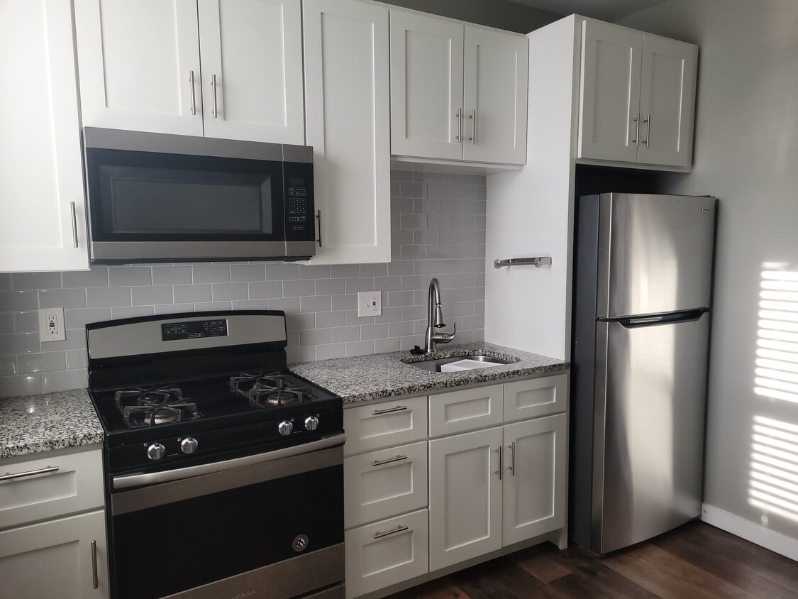 Primary Photo - 4180 Neosho St