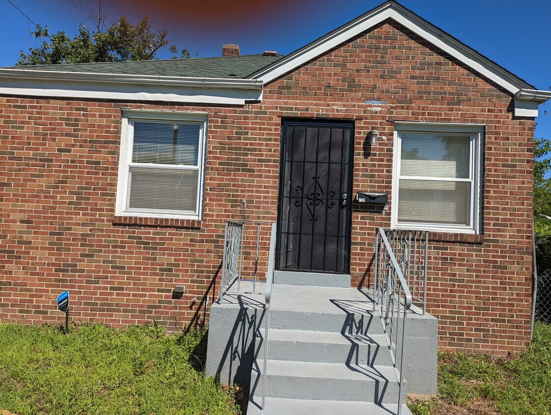 Primary Photo - 739 Burr St