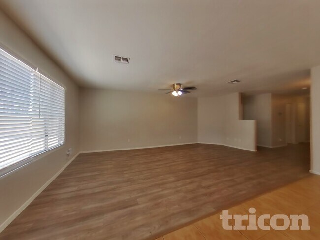 Building Photo - 43714 Cale Dr