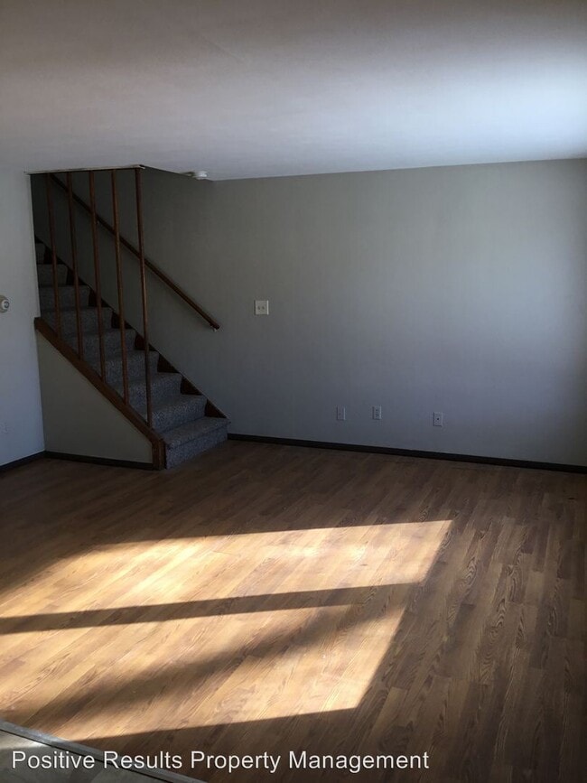 Building Photo - 3 br, 1.5 bath Apartment - 2912 Chatham