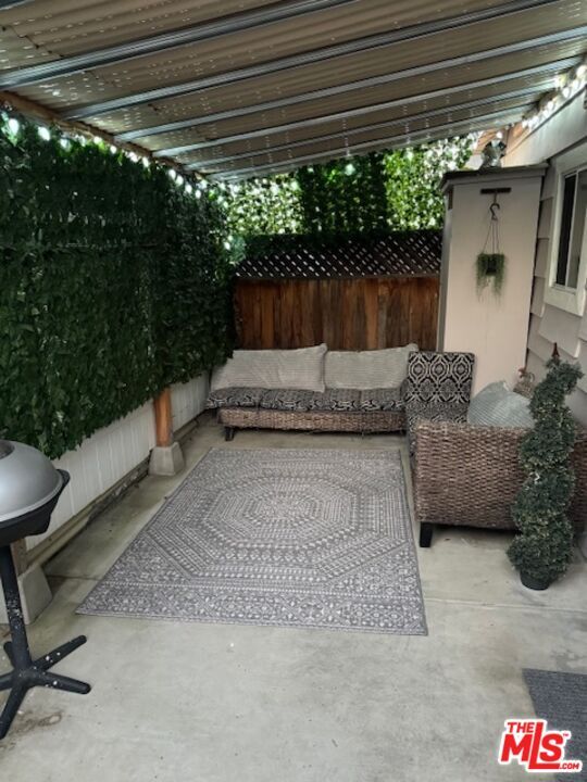 Foto del edificio - 115 W Floral Ave