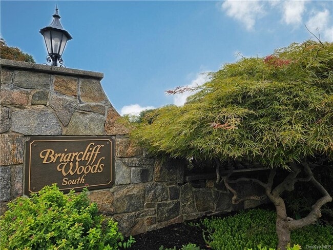 Building Photo - 9 Briarcliff Dr S