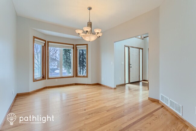 Building Photo - 10661 Golden Eagle Trail, Woodbury, MN, 55129