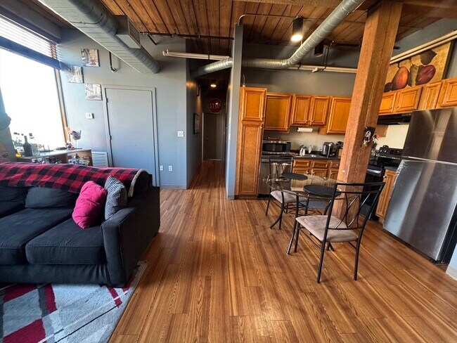 Building Photo - 146 Court St