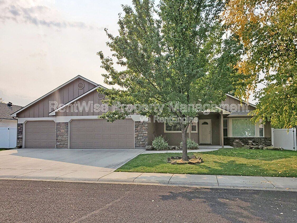 Primary Photo - 575 W Elias St