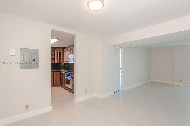 Building Photo - 18181 NE 31st Ct