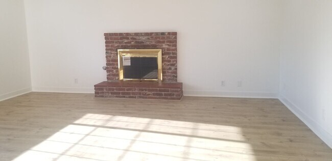Building Photo - 6101 Crestmore St
