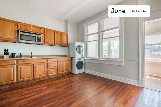 Foto del edificio - 2139 W Chicago Ave
