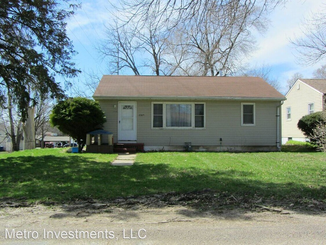 Primary Photo - 3 br, 1 bath House - 2303 Clearview St