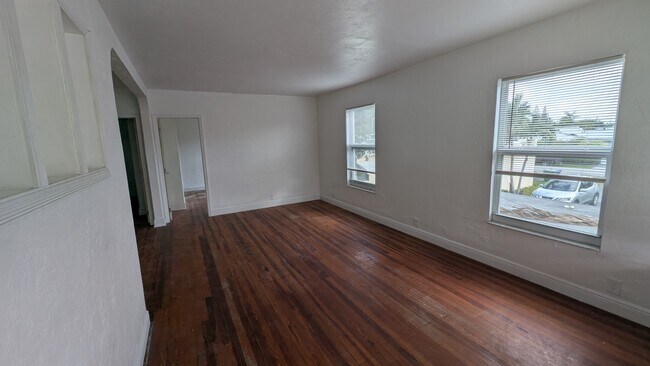 Sala de estar - 708 NE 4th St