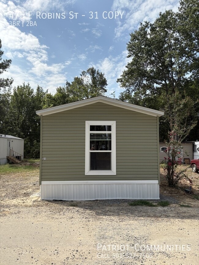 Building Photo - 475 E Robins St