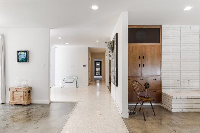 Building Photo - 3173 Dona Maria Dr