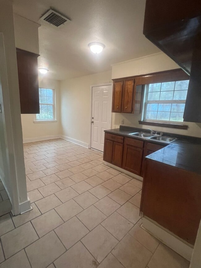 Foto del edificio - Home for Rent $1000