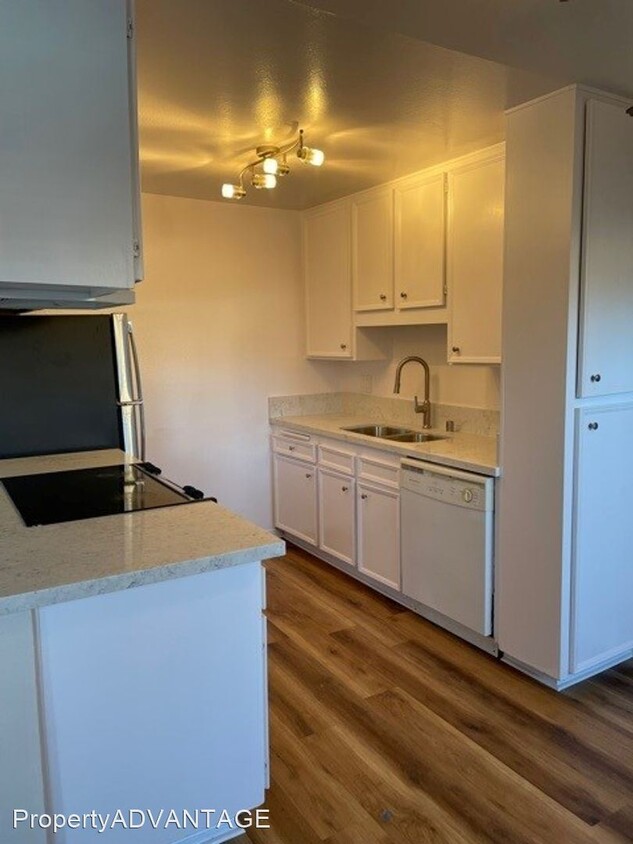 Building Photo - 2 br, 1 bath House - 9504 Carroll Canyon R...