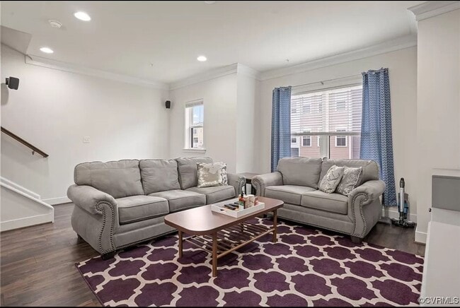 Foto del edificio - 3 Bedroom Townhouse with 2 Car Garage