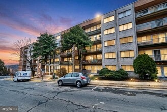 Building Photo - 5801 Quantrell Ave