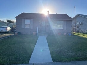 Building Photo - 219 W Ridge Rd