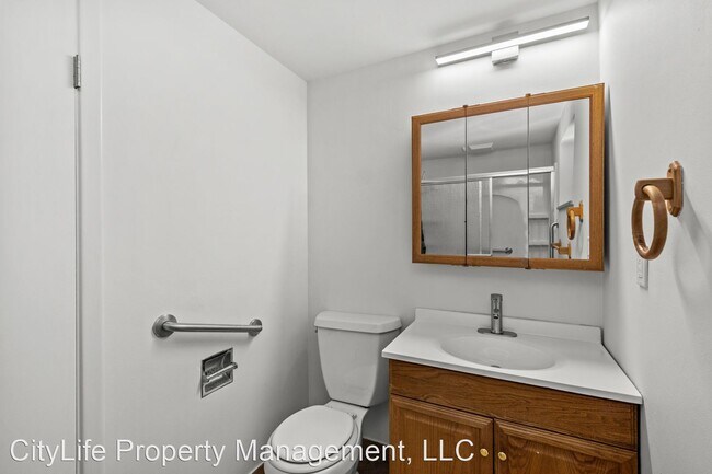Building Photo - 3 br, 1 bath House - 250 Vine Street