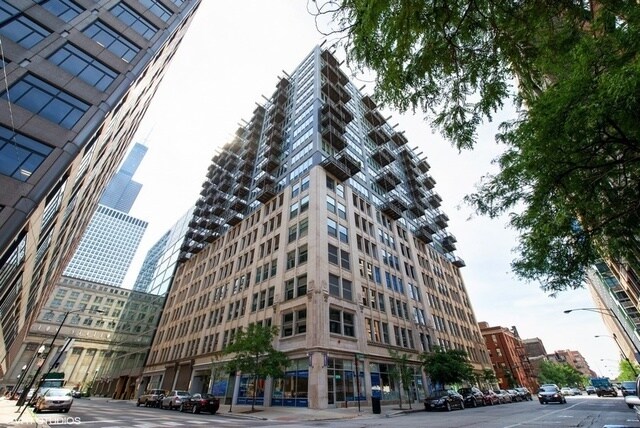 Building Photo - 565 W Quincy St