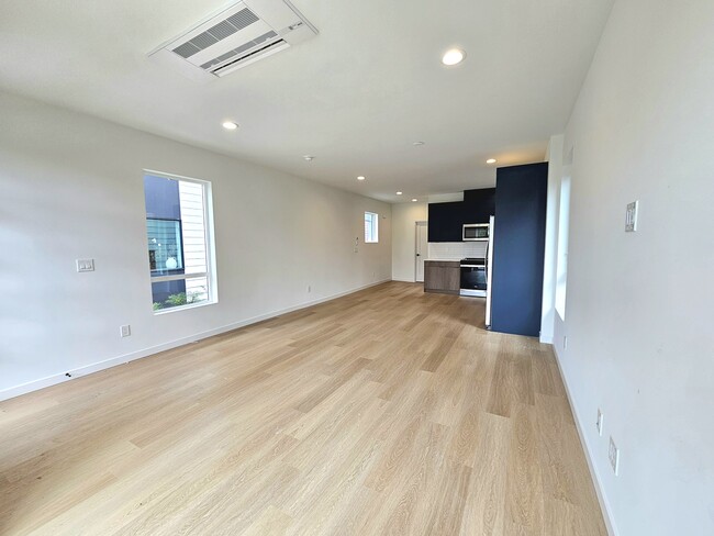 Building Photo - 920 16th Ave