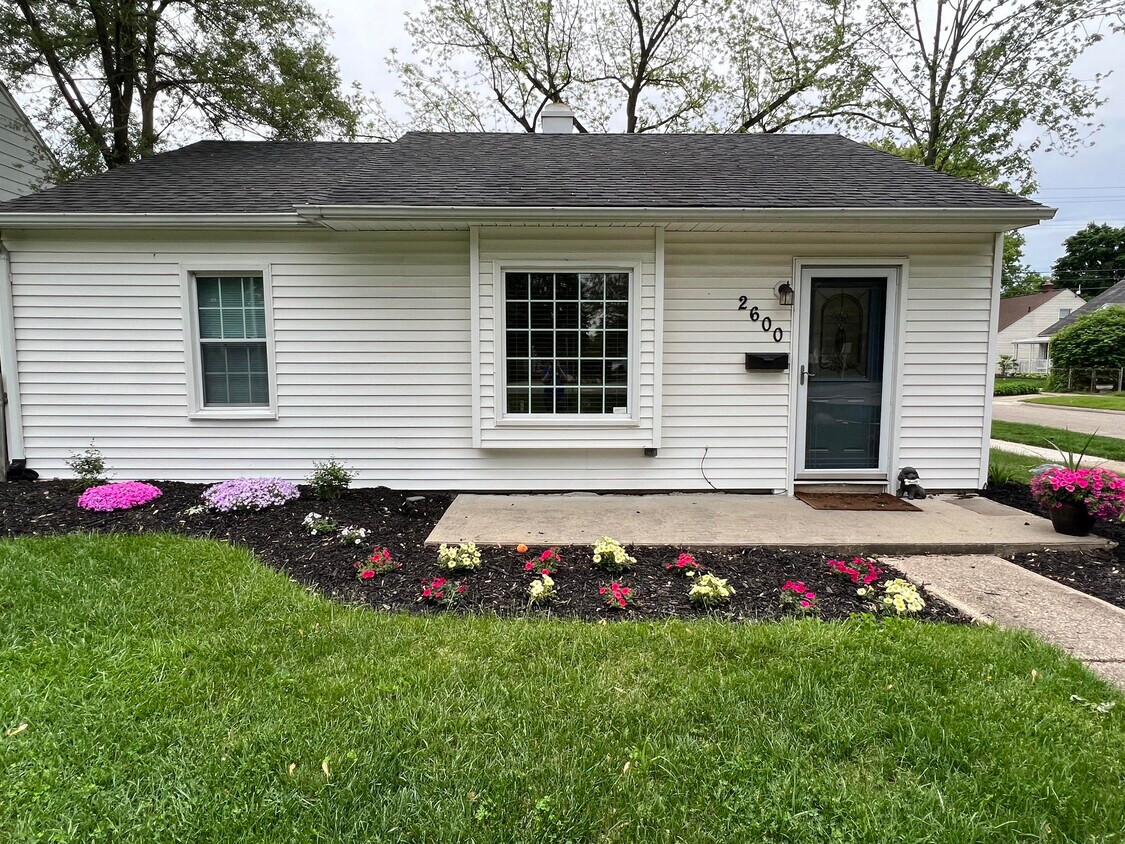 Primary Photo - 2600 N Main St