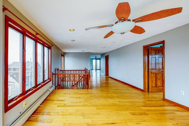 Foto del edificio - 966 Shirley St