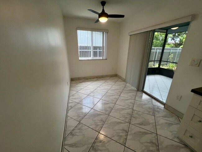 Building Photo - 8640 Wilshire Dr
