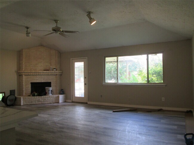 Building Photo - 2506 Portland Dr