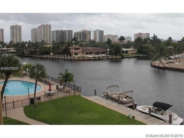 Foto del edificio - 301 Golden Isles Dr