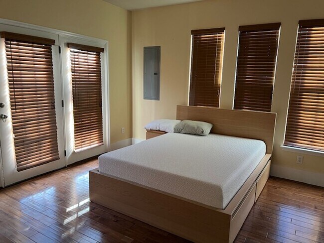 Foto del edificio - Single Family House