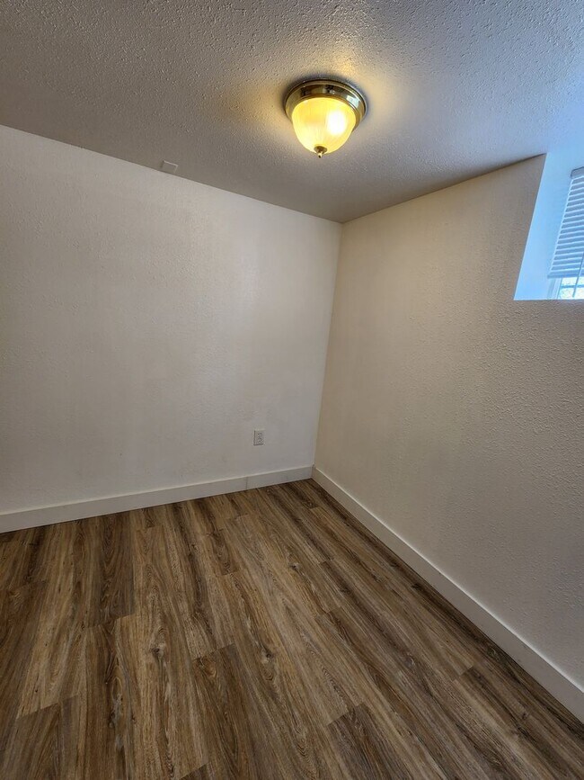 Building Photo - 2571 E 3300 S