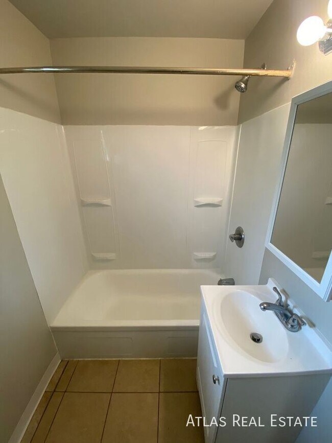 Foto del edificio - 881 Egbert St