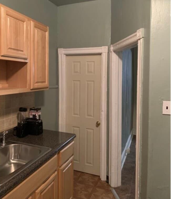 Building Photo - 2 Bedroom 1 Bathroom House for Rent