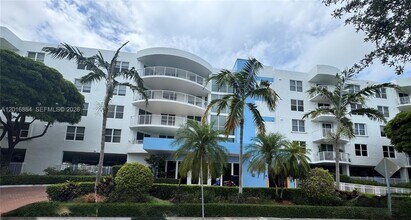 Building Photo - 1555 N Treasure Dr