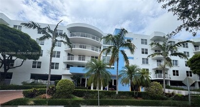 Building Photo - 1555 N Treasure Dr