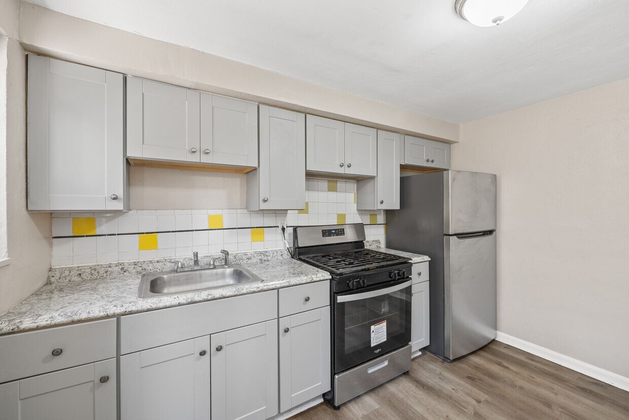 Primary Photo - 433-435-435 Idlewood Rd
