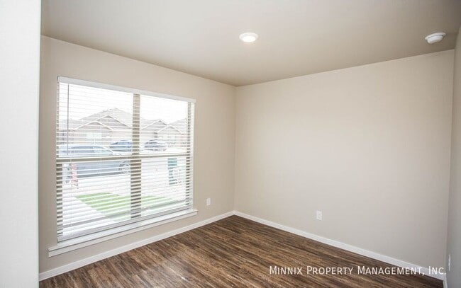 Foto del edificio - 2111 N Jayton Ave