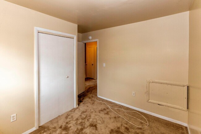 Building Photo - 3 BR TH in Olde Forge