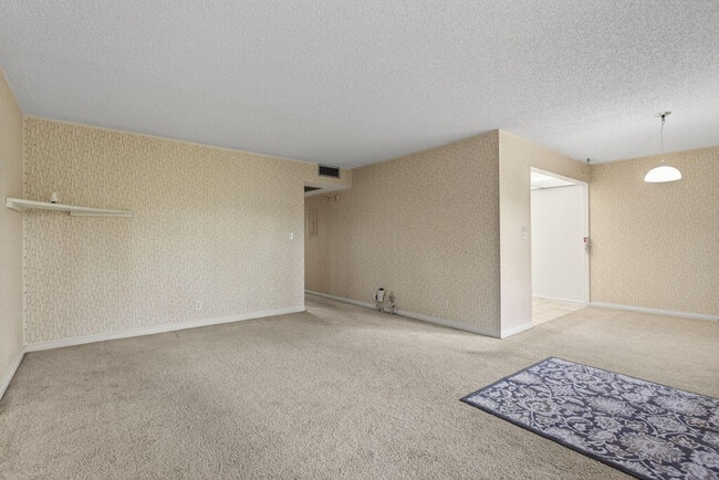 Building Photo - 1904 Bermuda Cir