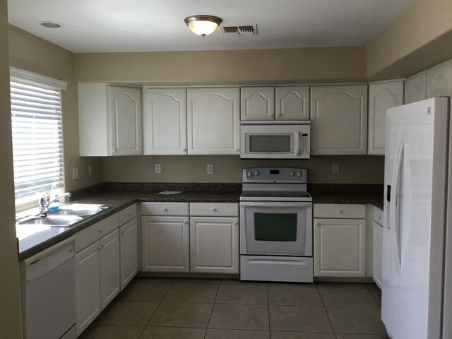 Foto del edificio - 2871 S 160th Ln