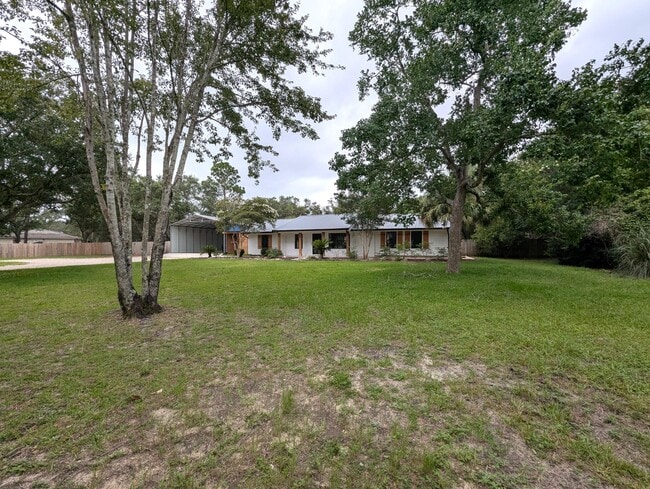 Building Photo - 8717 Sand Pine Dr