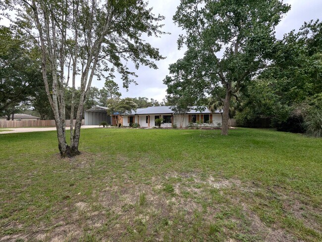 Foto del edificio - 8717 Sand Pine Dr