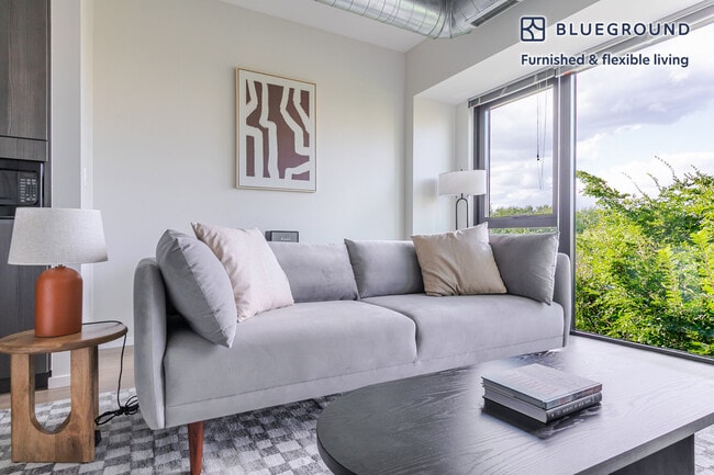 Building Photo - 211 W Scott St