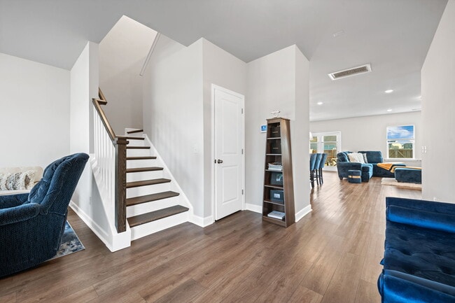 Entrance/Foyer - 188 Lucca Dr