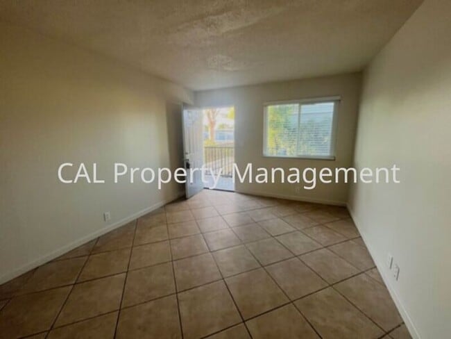 Foto del edificio - 1 Bed/1 Bath Apartment in Los Banos, CA