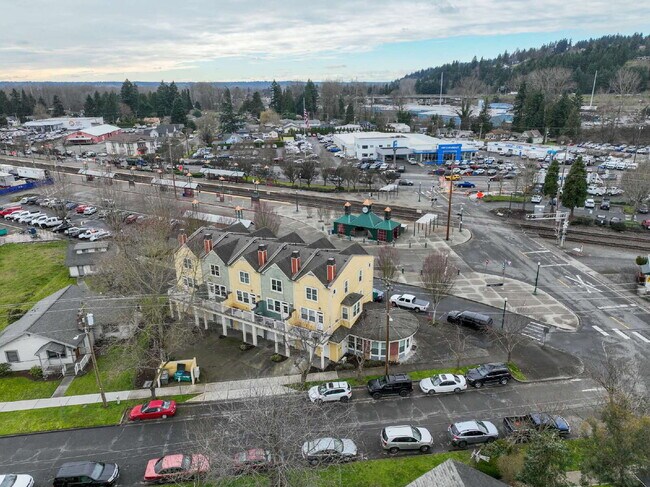 Foto del edificio - ALL UTILITES INCLUDED!  Electricity, Water, Sewer and Garbage included with rent.  SUMNER STATION...