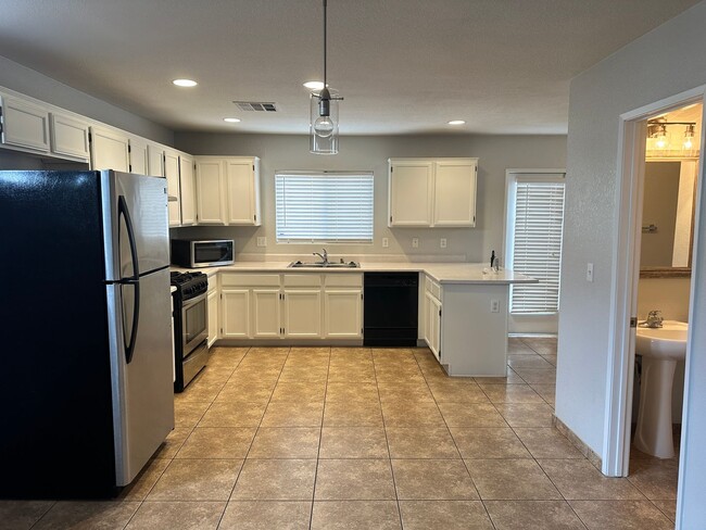 Foto del edificio - 4 Bed House in North Las Vegas