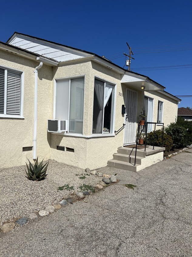Foto principal - 2036 Colby Ave