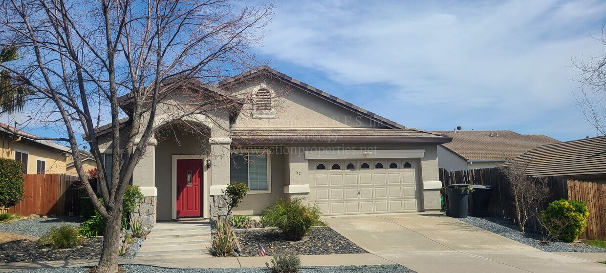 Primary Photo - Desirable Highland Reserve - 3 Bedrooms + ...